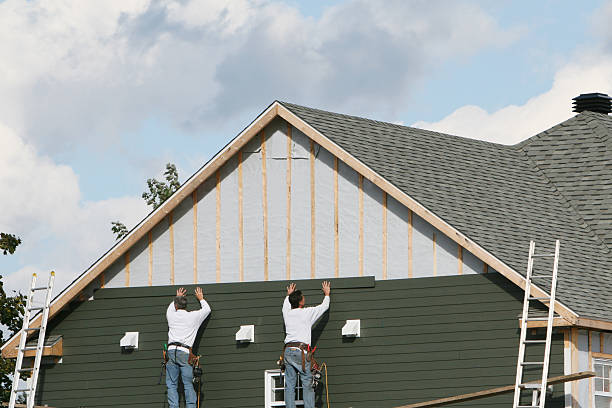 Professional Vinyl Siding technician working in Shelby, OH